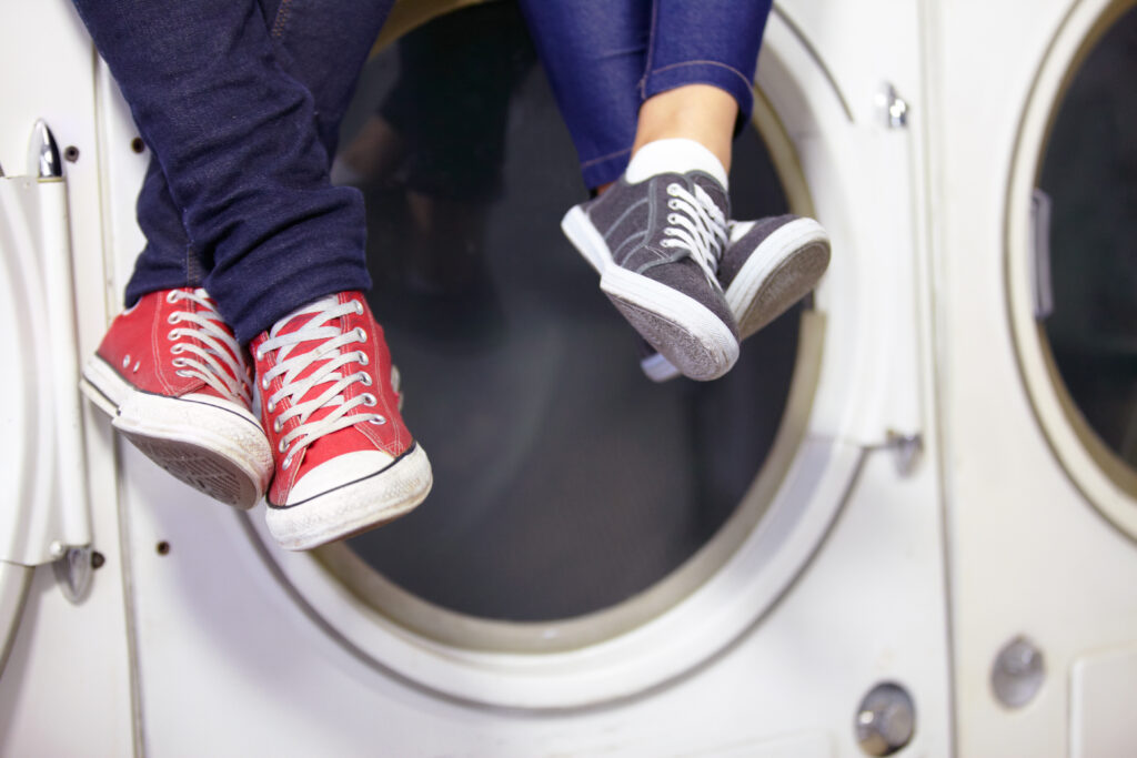 They're relaxed while doing laundry