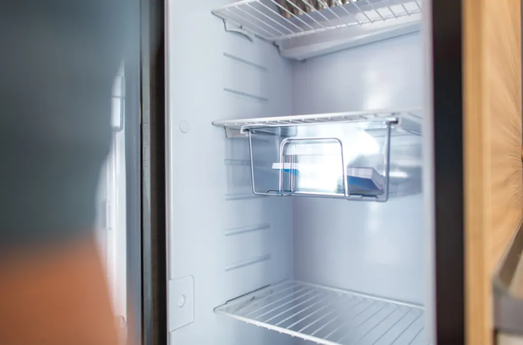 Why Is My Fridge Leaking Water brooklyn ohio